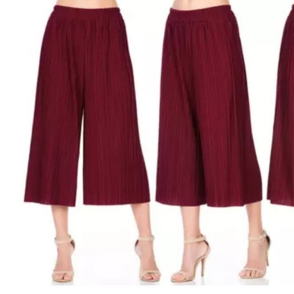 🔴SOLD🔴Accordion Pleat Wide Leg Cropped Pants - Picture 8 of 8